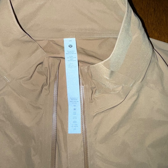 Lululemon lightweight jacket - Picture 2 of 4